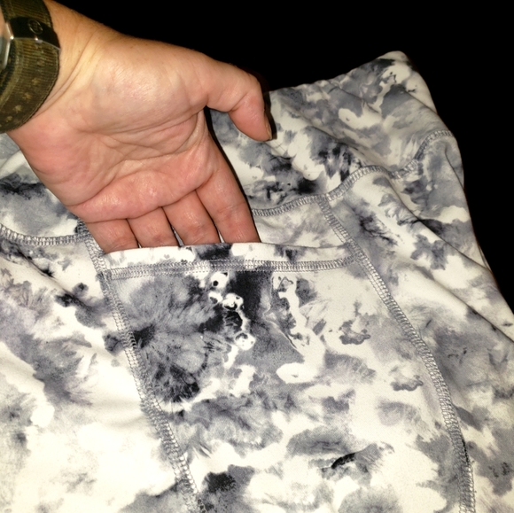 NEW Bebe Sport Capris - Picture 7 of 10